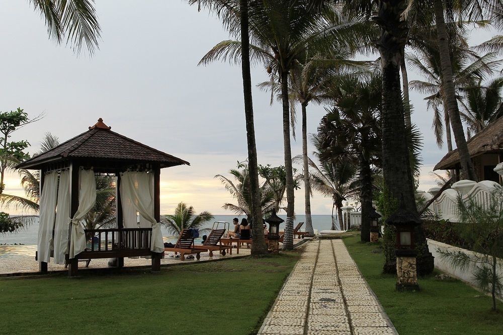 Queen Of The South Beach Resort Yogyakarta Exterior photo